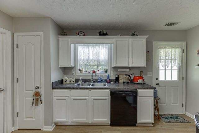 31 Coles Court Drive, Commerce, GA 30529