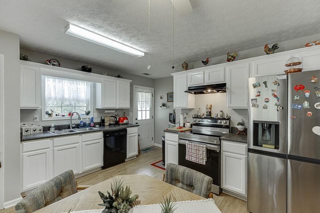 31 Coles Court Drive, Commerce, GA 30529