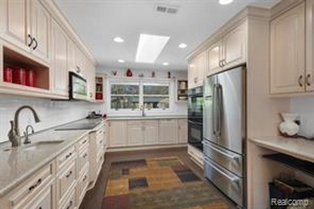 12959 Talbot Lane, Huntington Woods, MI 48070