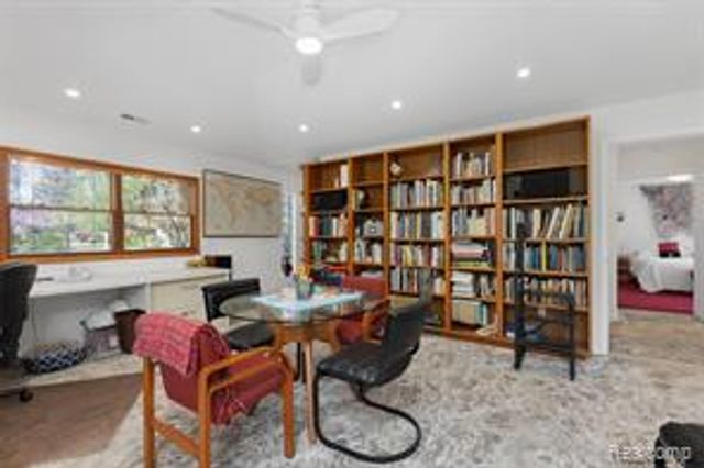 12959 Talbot Lane, Huntington Woods, MI 48070