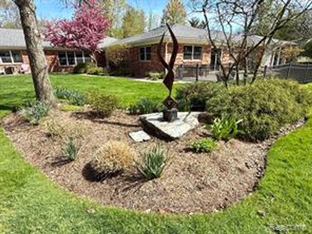 12959 Talbot Lane, Huntington Woods, MI 48070