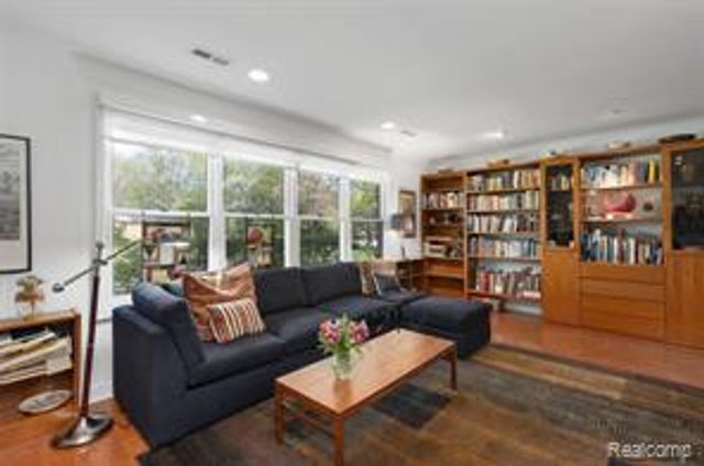 12959 Talbot Lane, Huntington Woods, MI 48070
