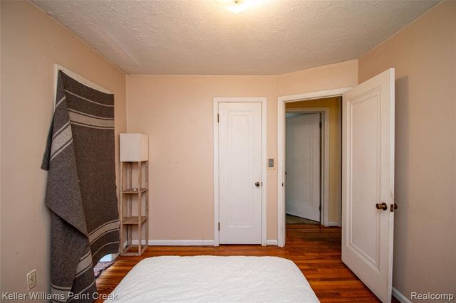 445 Lakeside Drive, Waterford, MI 48328