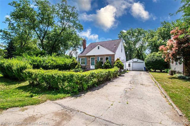 445 Lakeside Drive, Waterford, MI 48328