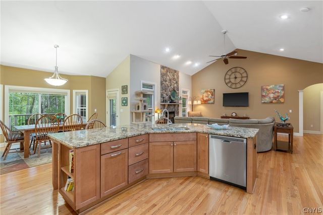 4810 Appaloosa Trl, Clay, NY 13041
