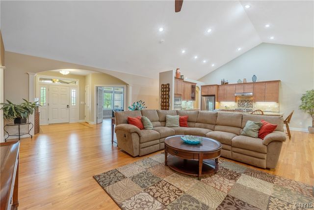 4810 Appaloosa Trl, Clay, NY 13041