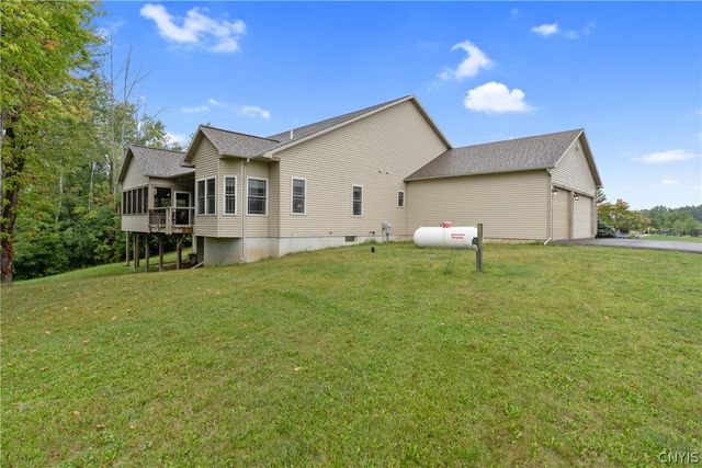 4810 Appaloosa Trl, Clay, NY 13041