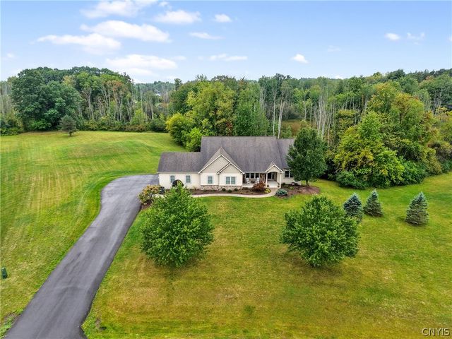 4810 Appaloosa Trl, Clay, NY 13041