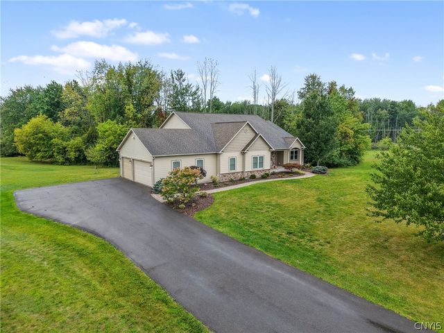 4810 Appaloosa Trl, Clay, NY 13041