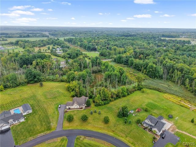 4810 Appaloosa Trl, Clay, NY 13041