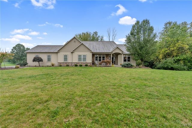 4810 Appaloosa Trl, Clay, NY 13041