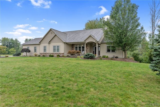 4810 Appaloosa Trl, Clay, NY 13041