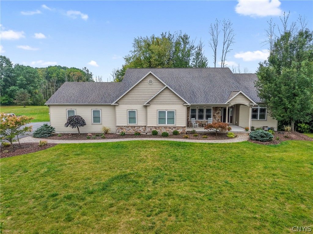 4810 Appaloosa Trl, Clay, NY 13041