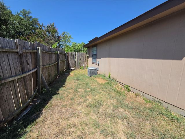 2502 E Timberview Lane, Arlington, TX 76014
