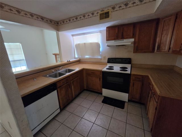 2502 E Timberview Lane, Arlington, TX 76014