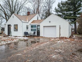 1872 Pickle Road, Akron, OH 44312