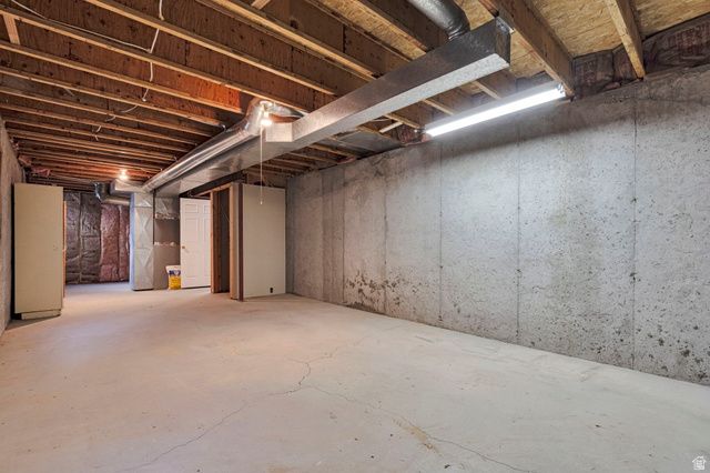 2113 W SURREY CIR, Taylorsville, UT 84129