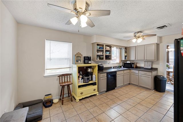 1512 N Jackson Avenue, Russellville, AR 72801