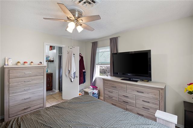 1512 N Jackson Avenue, Russellville, AR 72801