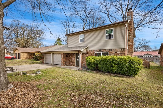 1512 N Jackson Avenue, Russellville, AR 72801