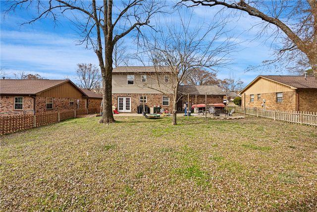 1512 N Jackson Avenue, Russellville, AR 72801