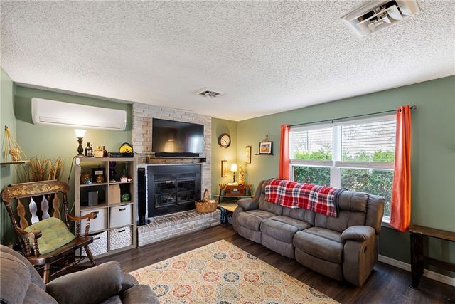 1512 N Jackson Avenue, Russellville, AR 72801