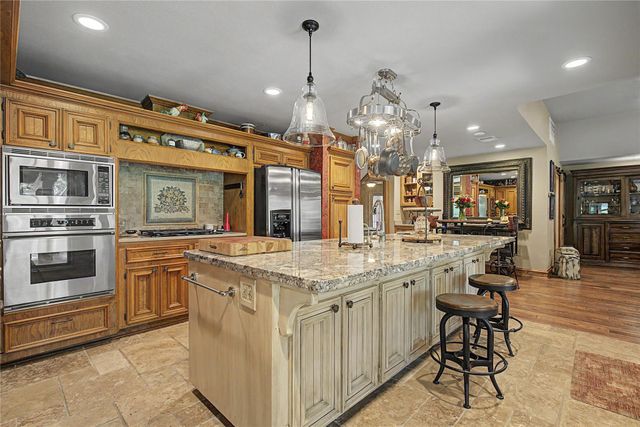11 Holly Tree Lane, Spring, TX 77373