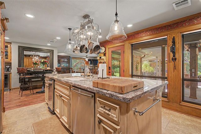 11 Holly Tree Lane, Spring, TX 77373