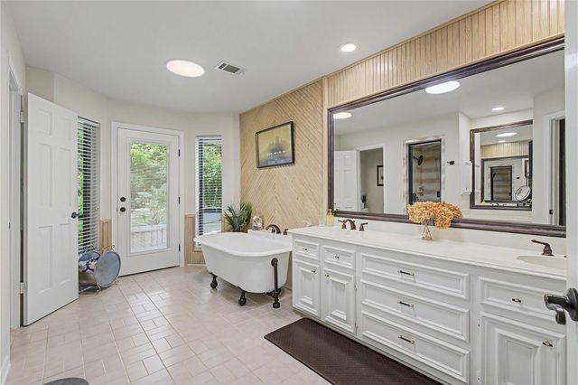 11 Holly Tree Lane, Spring, TX 77373