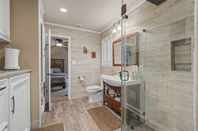 11 Holly Tree Lane, Spring, TX 77373