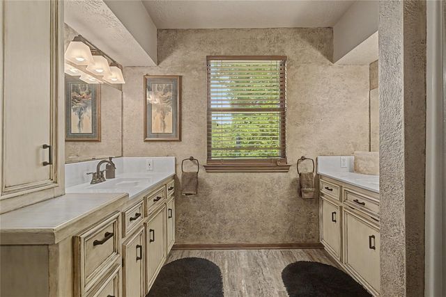 11 Holly Tree Lane, Spring, TX 77373
