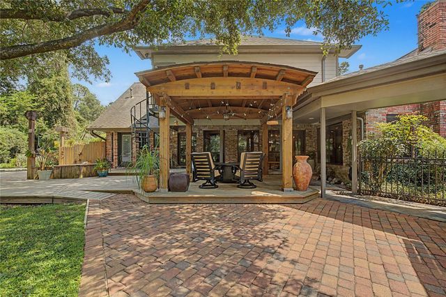 11 Holly Tree Lane, Spring, TX 77373