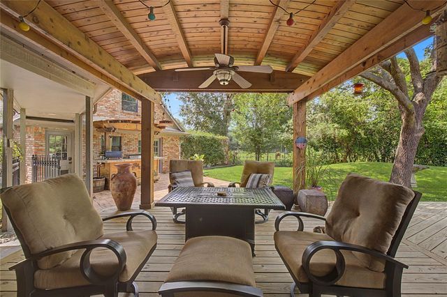 11 Holly Tree Lane, Spring, TX 77373