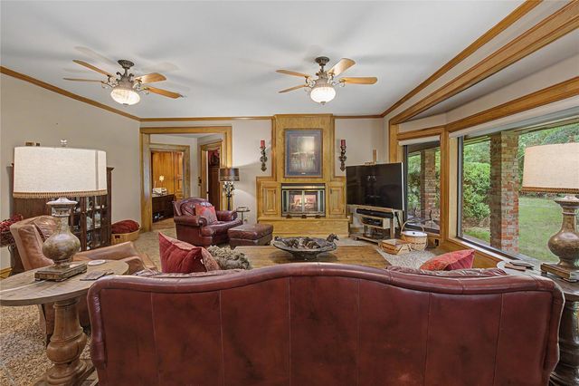 11 Holly Tree Lane, Spring, TX 77373