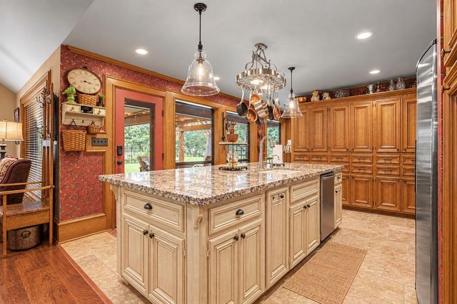 11 Holly Tree Lane, Spring, TX 77373