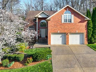 1470 Red Oak Dr, Brentwood, TN 37027