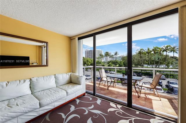 3675 N Country Club Drive 204, Aventura, FL 33180