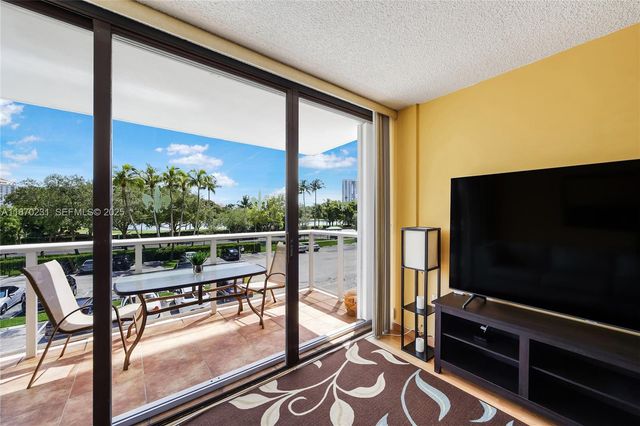 3675 N Country Club Drive 204, Aventura, FL 33180