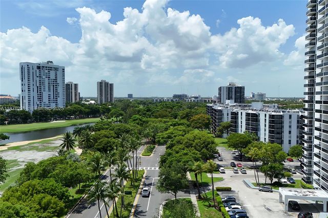 3675 N Country Club Drive 204, Aventura, FL 33180