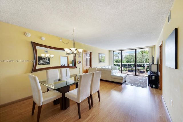 3675 N Country Club Drive 204, Aventura, FL 33180