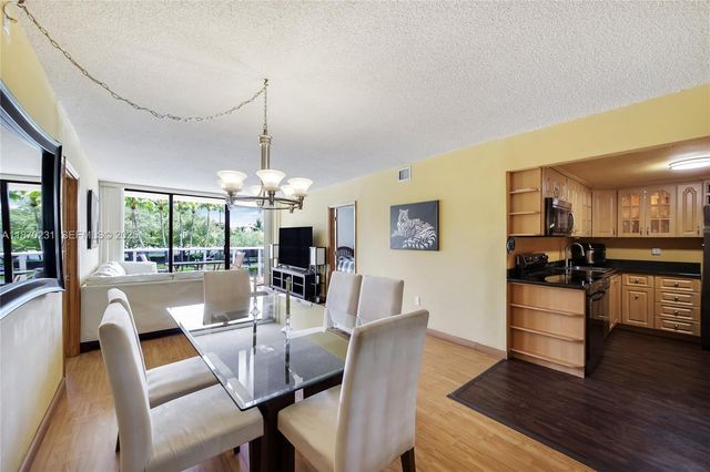 3675 N Country Club Drive 204, Aventura, FL 33180