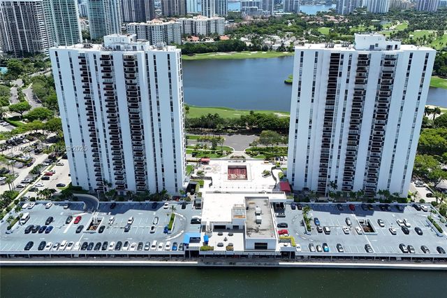 3675 N Country Club Drive 204, Aventura, FL 33180