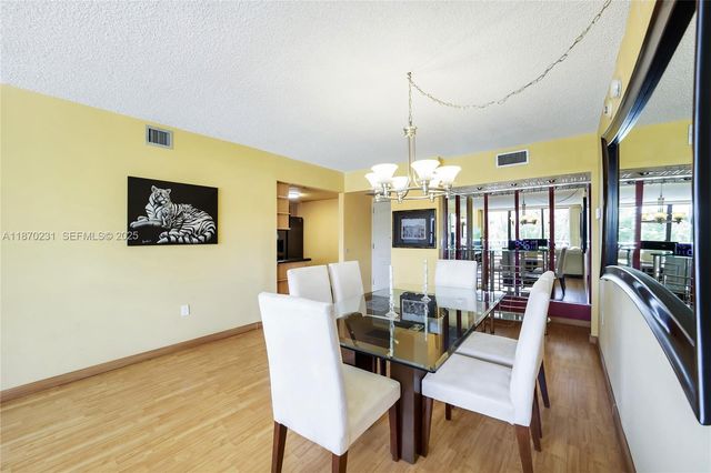3675 N Country Club Drive 204, Aventura, FL 33180