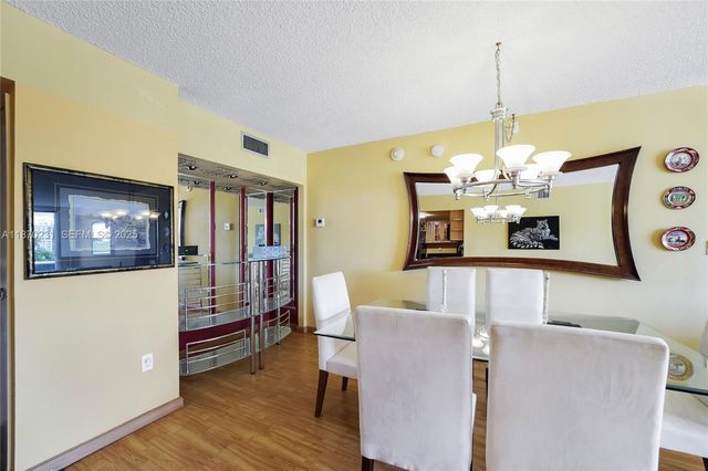 3675 N Country Club Drive 204, Aventura, FL 33180