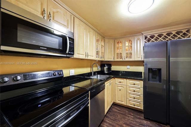 3675 N Country Club Drive 204, Aventura, FL 33180