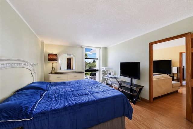 3675 N Country Club Drive 204, Aventura, FL 33180