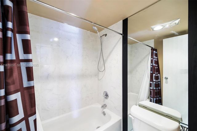 3675 N Country Club Drive 204, Aventura, FL 33180