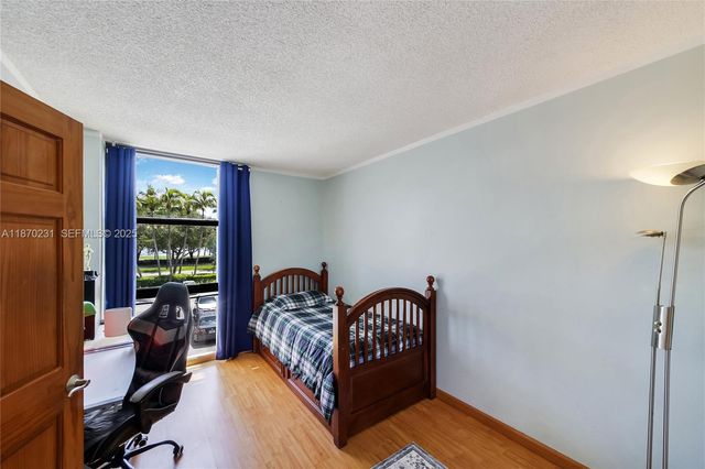 3675 N Country Club Drive 204, Aventura, FL 33180