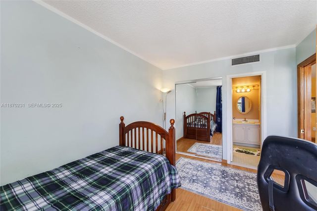 3675 N Country Club Drive 204, Aventura, FL 33180