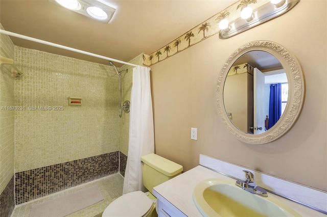 3675 N Country Club Drive 204, Aventura, FL 33180
